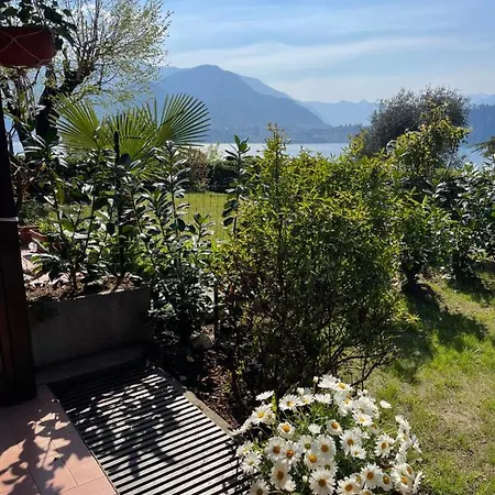 Апартаменты Lallas With Garden And View Варенна