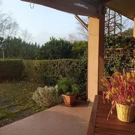 Апартаменты Lallas With Garden And View