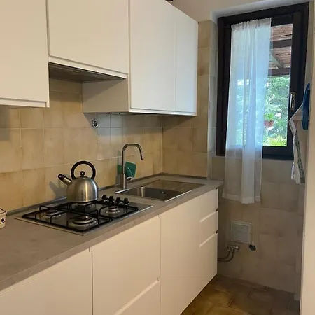 Lallas With Garden And View דירה