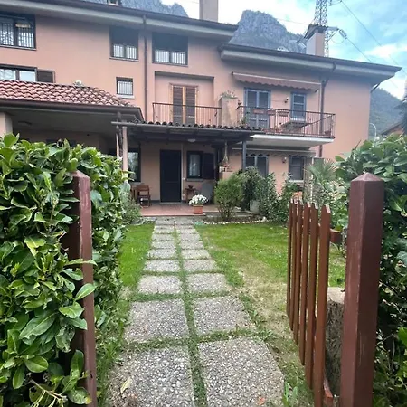 Apartment Lallas With Garden And View