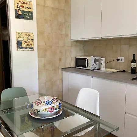 Lallas With Garden And View Appartamento *