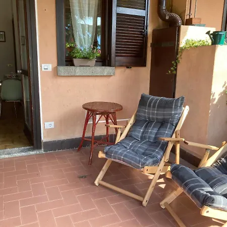 Apartment Lallas With Garden And View