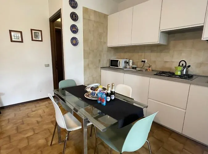 Lallas With Garden And View