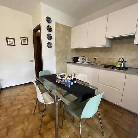 Lallas With Garden And View