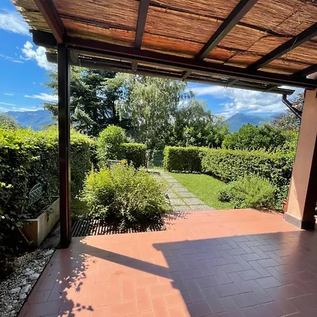 Διαμέρισμα Lallas With Garden And View Βαρένα