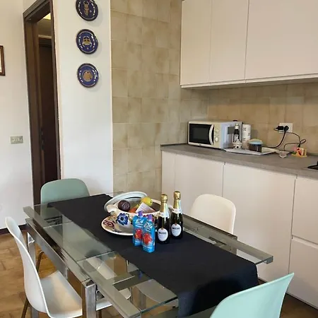 Διαμέρισμα Lallas With Garden And View Βαρένα