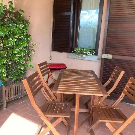 Διαμέρισμα Lallas With Garden And View Βαρένα