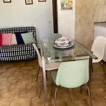 Lallas With Garden And View Apartment