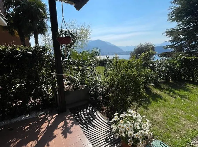 Lallas With Garden And View Apartman